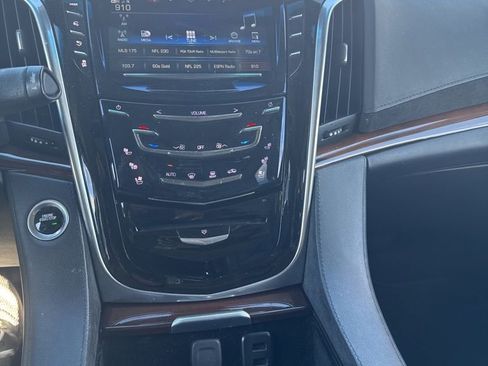 Used 2019 Cadillac Escalade Premium Luxury image 16
