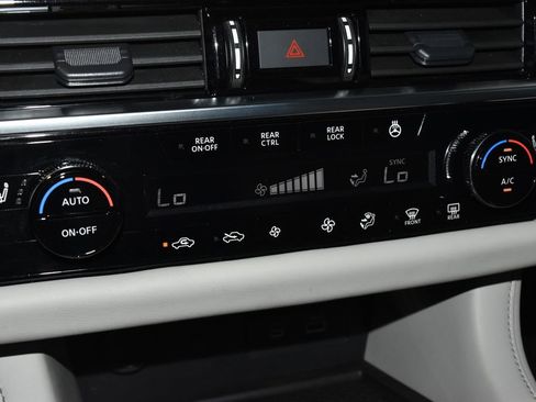 Certified 2024 Nissan Pathfinder SL w/ SL Premium Package AWD/4WD image 11