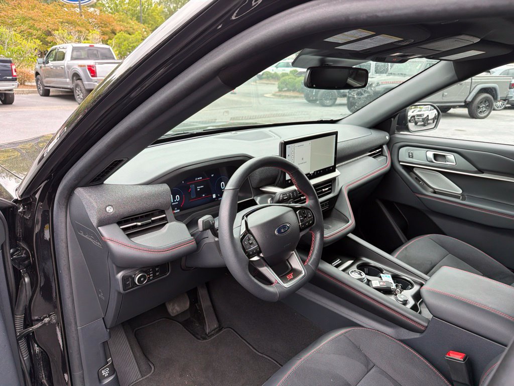 Used 2025 Ford Explorer ST AWD/4WD image 10