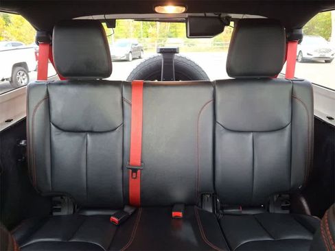 Used 2017 Jeep Wrangler Unlimited Rubicon image 13