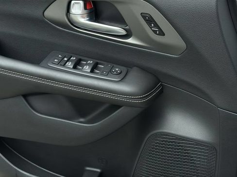 New 2027 Chrysler Pacifica Select FWD image 24