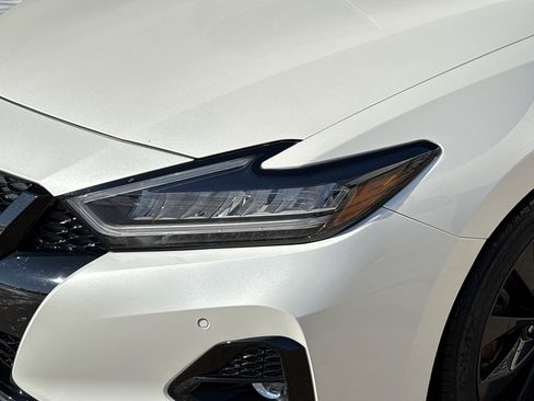 Used 2023 Nissan Maxima SR w/ Sport Mat Group image 6