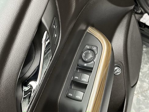 Certified 2023 GMC Acadia SLE w/ Driver Convenience Package image 8