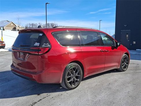 Used 2024 Chrysler Pacifica Touring-L w/ S Appearance Package image 7