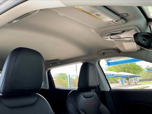 Used 2018 Jeep Compass Trailhawk w/ Safe & Security Group image 14