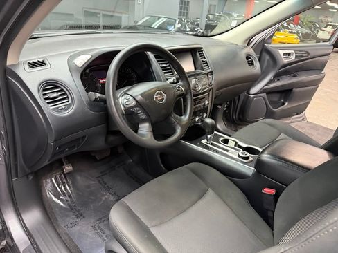 Used 2020 Nissan Pathfinder S AWD/4WD image 34