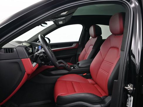Certified 2026 Porsche Cayenne Coupe image 5