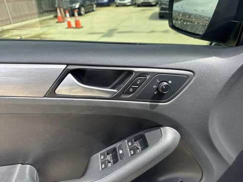 Used 2016 Volkswagen Jetta Sport FWD image 19