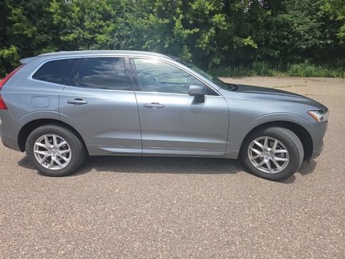 Used 2020 Volvo XC60 T5 Momentum w/ Protection Package AWD/4WD image 18