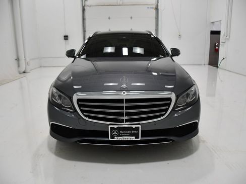 Used 2019 Mercedes-Benz E 450 4MATIC Wagon image 2