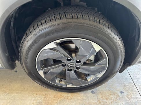 Used 2025 Nissan Rogue SV FWD image 32