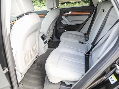 Used 2021 Audi Q5 Premium Plus image 16