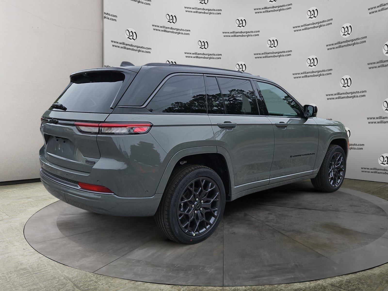 New 2027 Jeep Grand Cherokee Summit w/ Adv Protech Group IV AWD/4WD image 5