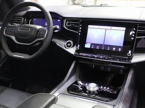 Used 2023 Jeep Wagoneer Series II image 25