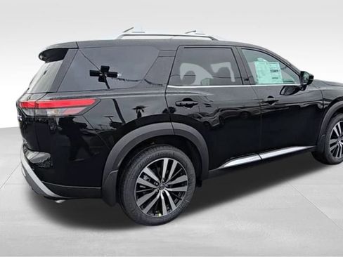 New 2025 Nissan Pathfinder Platinum image 9