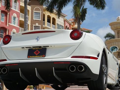 Used 2017 Ferrari California T RWD image 53