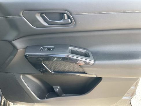 Certified 2024 Nissan Pathfinder SV FWD image 24