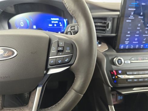 Used 2020 Ford Explorer Platinum w/ Premium Technology Package image 22