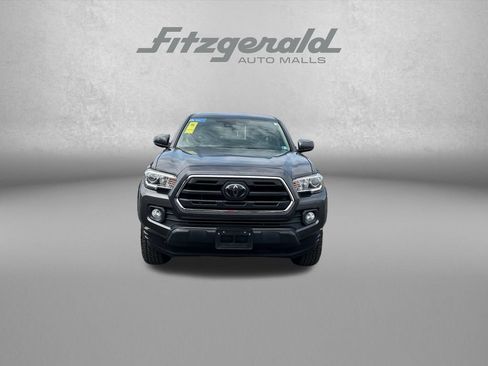 Used 2018 Toyota Tacoma SR5 RWD image 2