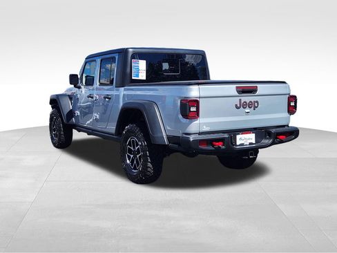 Used 2024 Jeep Gladiator Rubicon w/ Convenience Group AWD/4WD image 4