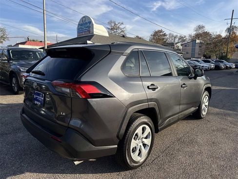 Used 2019 Toyota RAV4 LE image 8