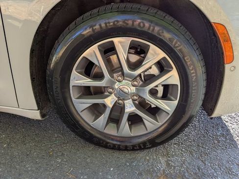 Used 2021 Chrysler Pacifica Pinnacle FWD image 34