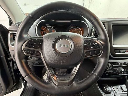 Used 2019 Jeep Cherokee Trailhawk AWD/4WD image 16
