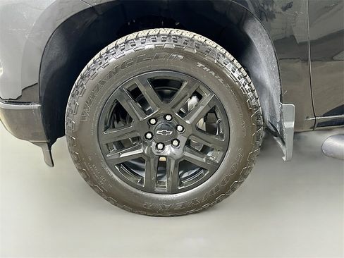 Used 2023 Chevrolet Silverado 1500 Custom w/ 2.7L Blackout Package image 8