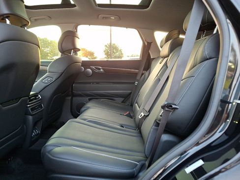 Certified 2025 Genesis GV80 2.5T Prestige AWD/4WD image 10