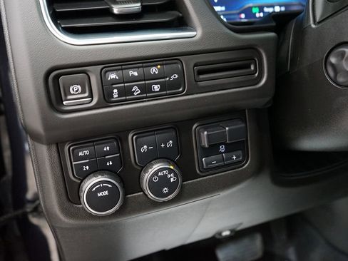 Used 2022 Chevrolet Tahoe Z71 w/ Luxury Package AWD/4WD image 34