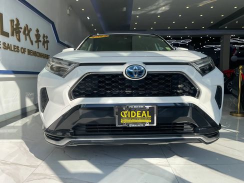Used 2022 Toyota RAV4 SE w/ Weather & Moonroof Package AWD/4WD image 3