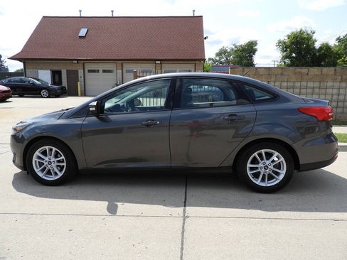 Used 2017 Ford Focus SE FWD image 5