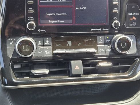 Used 2022 Toyota Highlander XLE image 24