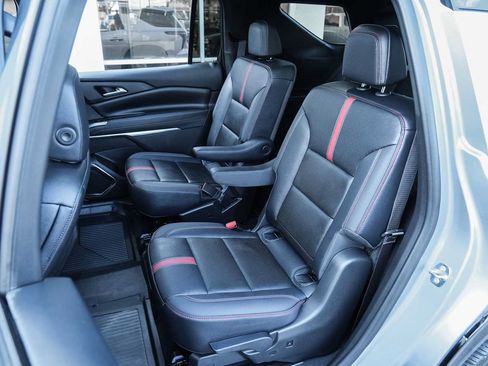 Used 2026 Chevrolet Traverse RS FWD image 32