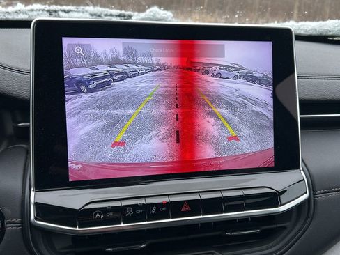 Used 2022 Jeep Compass Limited image 16