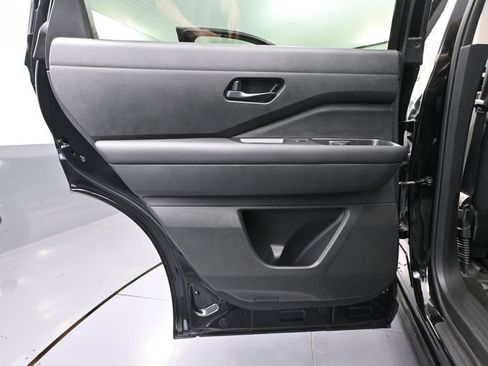 Used 2024 Nissan Pathfinder SV FWD image 35