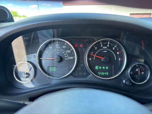 Used 2014 Jeep Wrangler Unlimited Sahara w/ Connectivity Group AWD/4WD image 2
