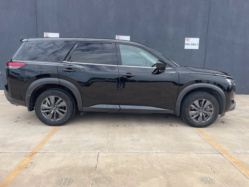 Used 2024 Nissan Pathfinder S FWD image 2