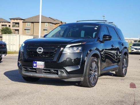 Certified 2024 Nissan Pathfinder SL w/ SL Premium Package FWD image 2
