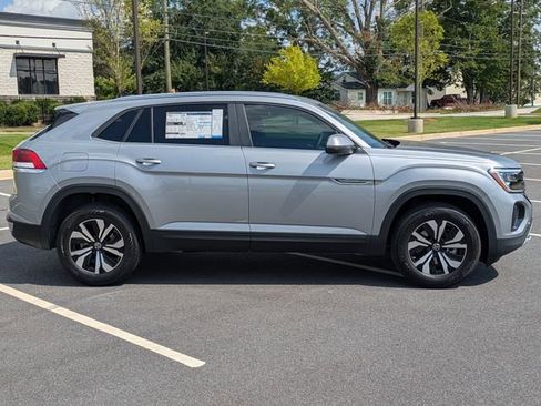New 2026 Volkswagen Atlas Cross Sport SE FWD image 3