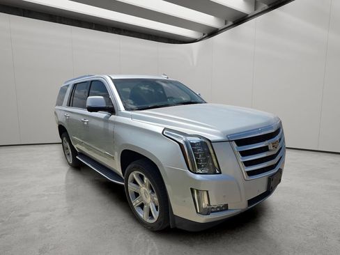 Used 2019 Cadillac Escalade Luxury AWD/4WD image 7