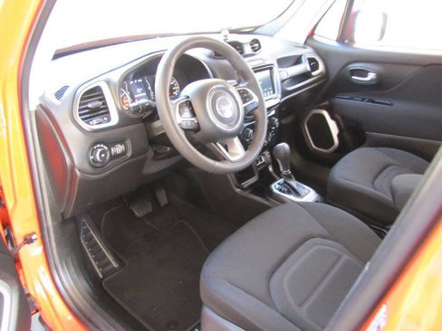 Used 2020 Jeep Renegade Latitude w/ Popular Equipment Group image 14