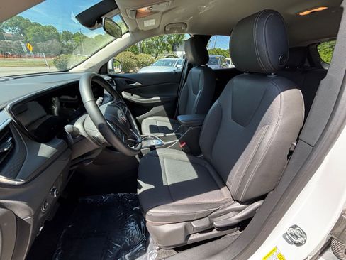 Used 2025 Buick Encore GX Preferred FWD image 32