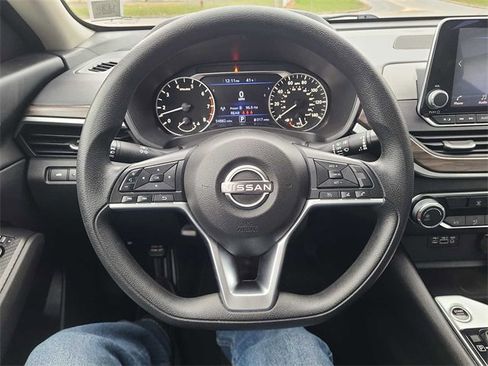 Used 2024 Nissan Altima 2.5 SV image 24