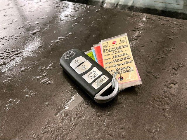 Used 2016 MAZDA MAZDA3 i Grand Touring FWD image 10