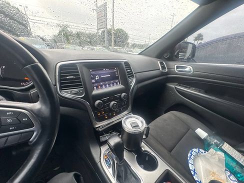 Used 2018 Jeep Grand Cherokee Laredo RWD image 12