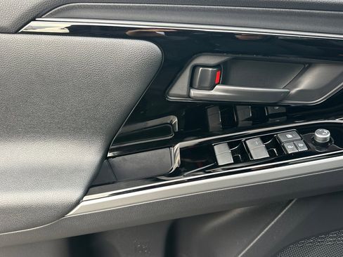 Used 2025 Toyota bZ4X Limited image 8