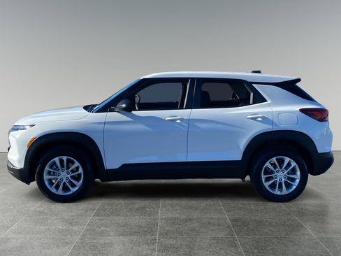 Used 2024 Chevrolet TrailBlazer LS image 2