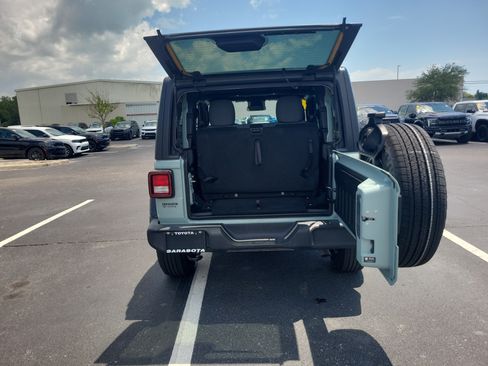 Used 2024 Jeep Wrangler Sport AWD/4WD image 9