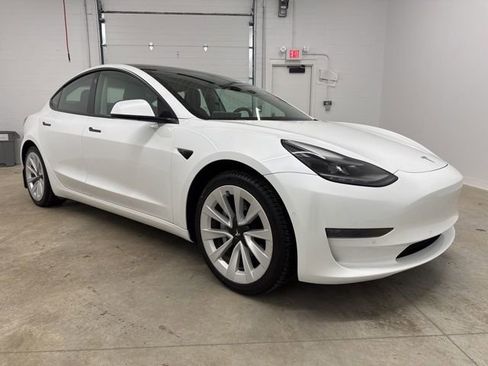 Used 2021 Tesla Model 3 Standard Range Plus image 3